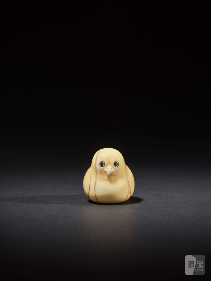 象牙彫根付 若鳥 無銘 19世紀 | NETSUKE EN IVOIRE REPRÉSENTANT UN JEUNE OISEAU - 图7